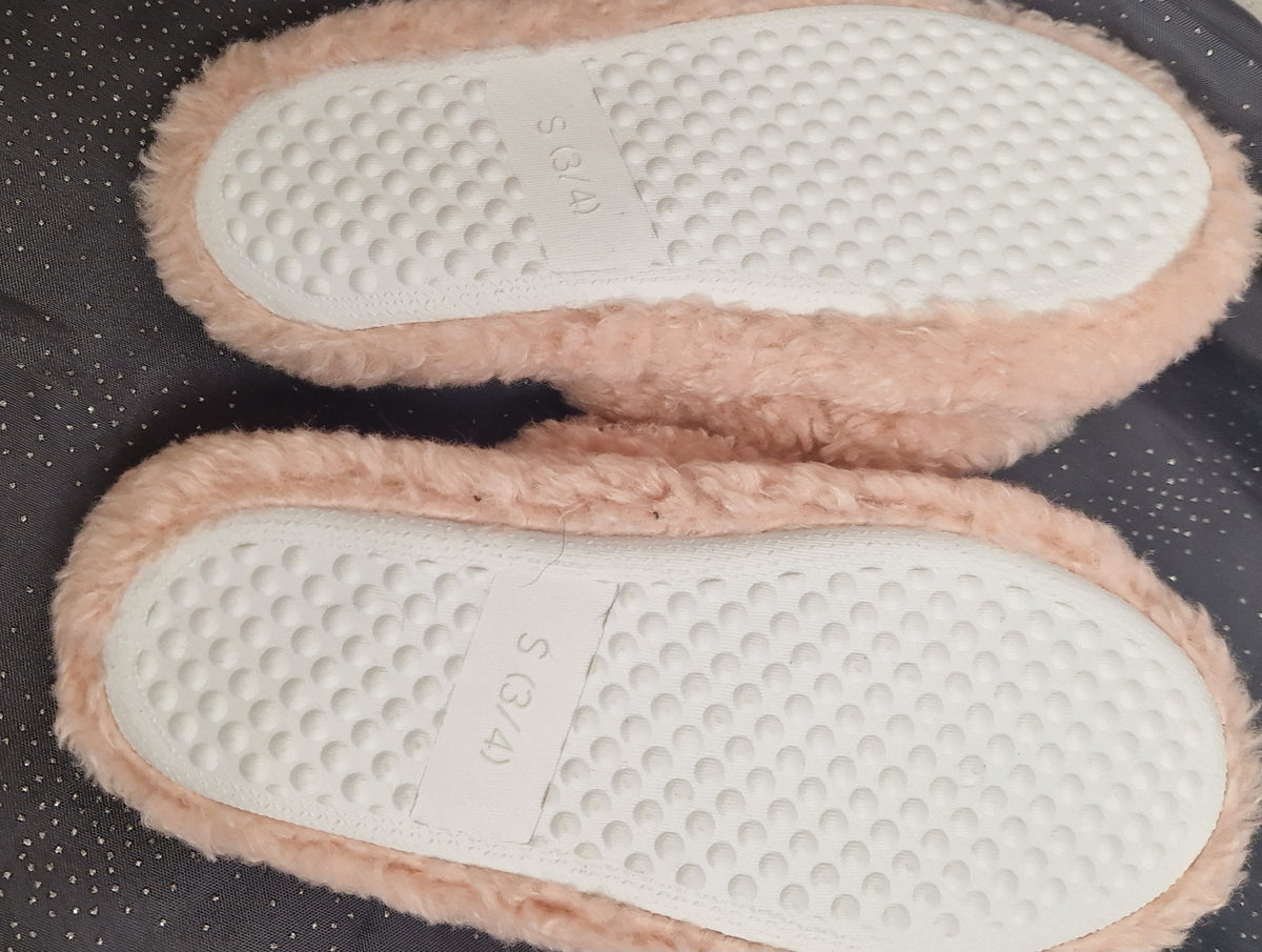 Fluffy Slippers - Couture Boutique