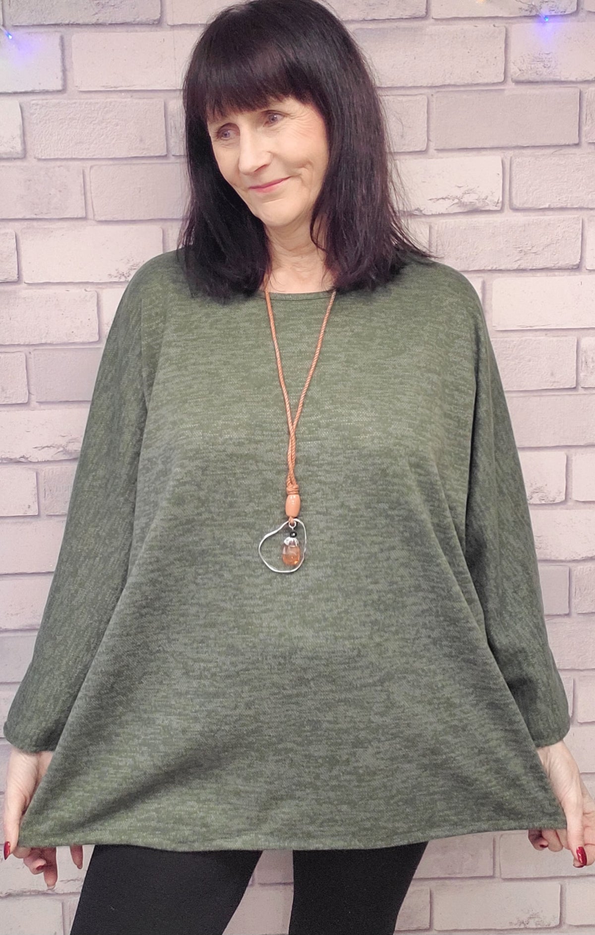 Ivanna Plain Top With Necklace - Couture Boutique