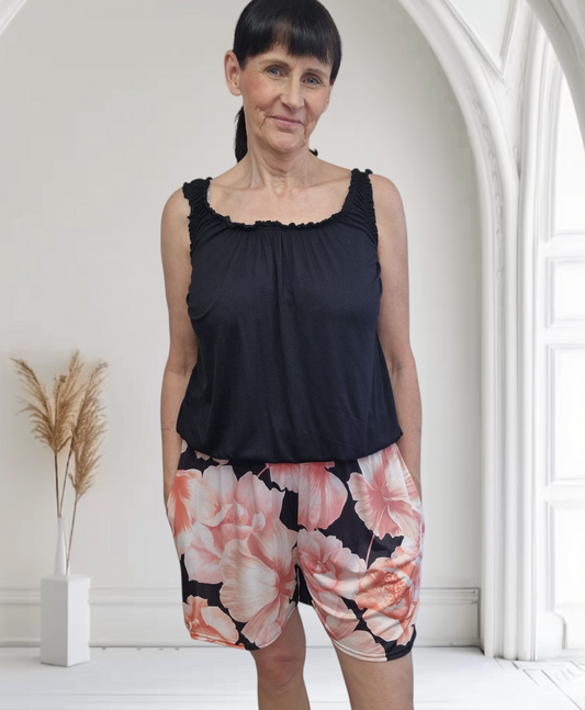 Floral Print Stretchy Shorts With Pockets - Couture Boutique