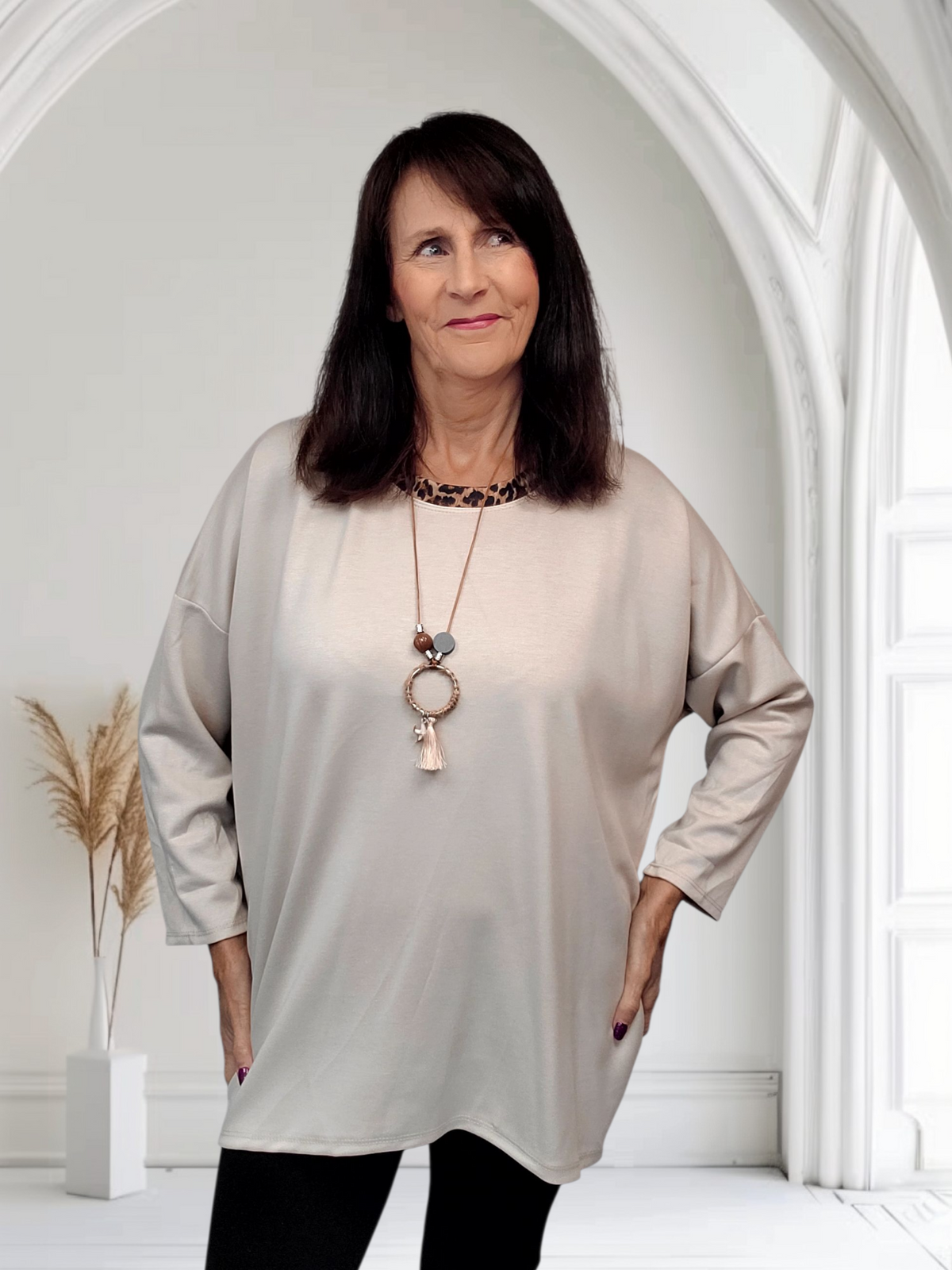 Kendall Chic Leopard Print Collar Top with Necklace, Onesize  14-20 - Couture Boutique