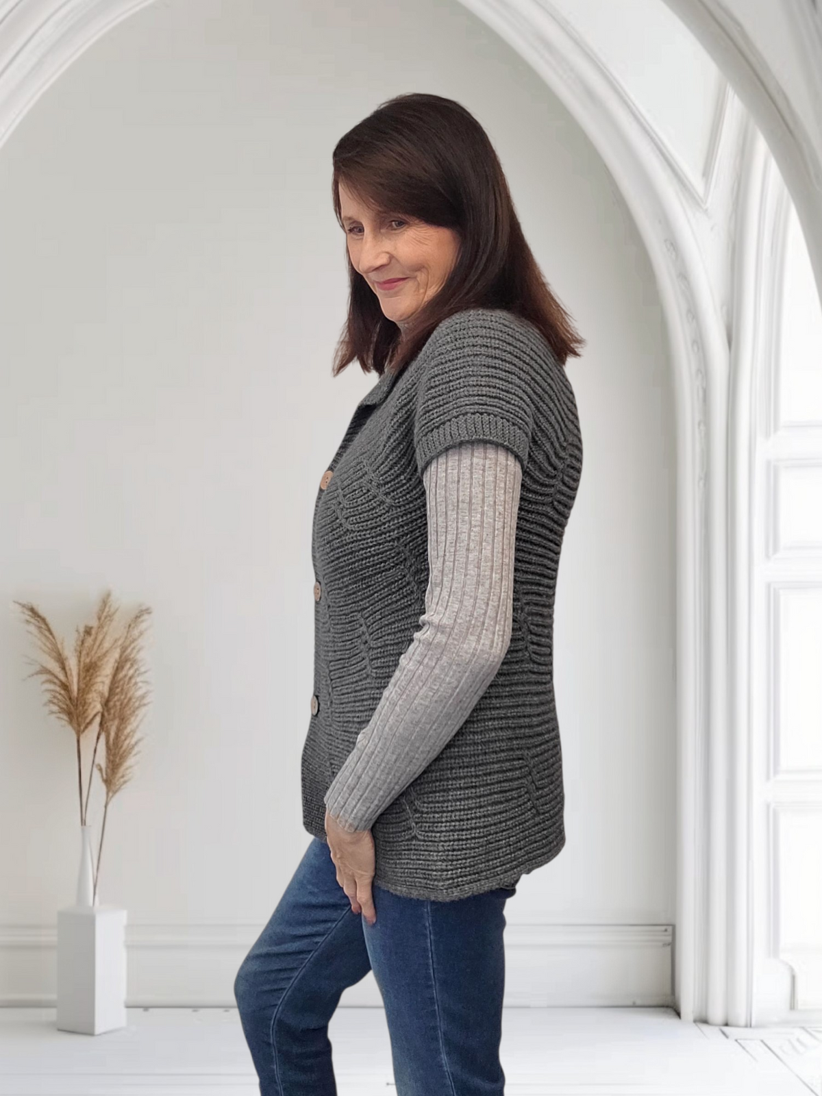 Amy Women’s Ribbed Knit Waistcoat Size 12/16 - Couture Boutique