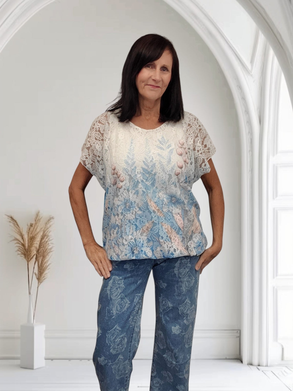 Rach Floral Lace Front Bubble Hem Top | One Size Fits UK 16-18 - Couture Boutique