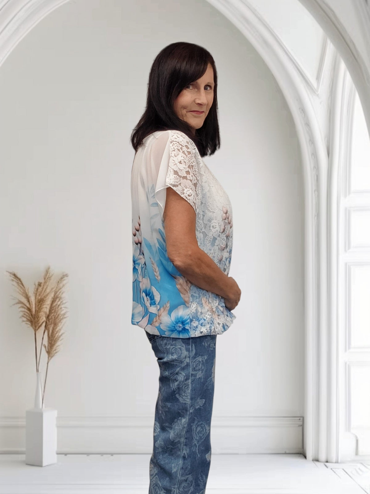 Rach Floral Lace Front Bubble Hem Top | One Size Fits UK 16-18 - Couture Boutique
