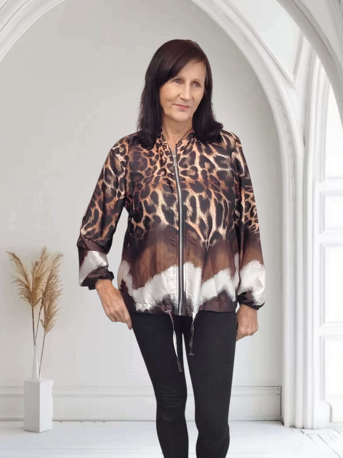 Lightweight  Leopard  Print  Jacket-Sisi